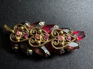 Vintage Leaf Fuchsia Pink Juliana Rhinestone Gold Tone Brooch